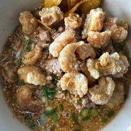 ก๋วยเตี๋ยวต้มยำหมูสับกากหมู