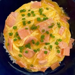 ข้าวไข่ข้นแฮม