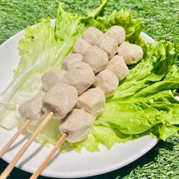 ลูกชิ้นไก่ ยำ