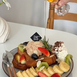 Penny’s Signature Toast (โทสผลไม้)