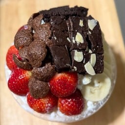 BingSu L สตอเบอรี่สด กล้วยหอม บราวนี่ โกโก้ครั้นช์