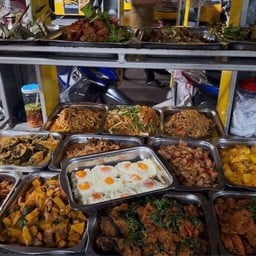 ร้านข้าวเเกงนาไทย - สาขาอินทมาระ 8