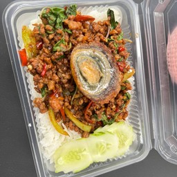 ข้าวราดกระเพราไข่เยี่ยวม้า