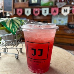 สตอเบอรี่ โซดา