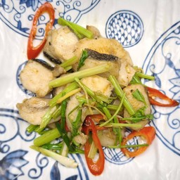 ปลาผัดคื่นช่าย 炒鱼片