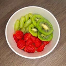 กีวี องุ่น สตอเบอรี่