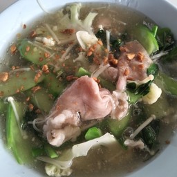 ราดหน้าหมูเส้นใหญ่