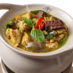 แกงเขียวหวานไก่หม้อไฟ