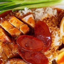 ข้าวรวมความกรอบนุ่ม (หมูแดง+หมูกรอบ