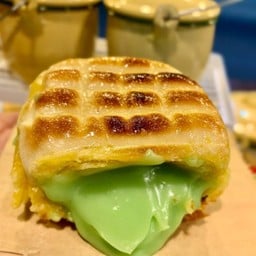 ขนมปังก้อน สังขยาใบเตย