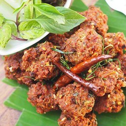 ลาบทอด ราดข้าว