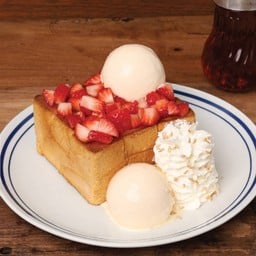 Strawberry Cream Toast สตรอเบอรี่ครีมโทสต์