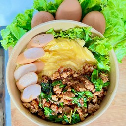 ข้าวไข่ข้น กะเพราหมูสับ ไส้กรอก