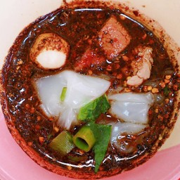 ก๋วยเตี๋ยวเนื้อตุ๋นต้มยำ