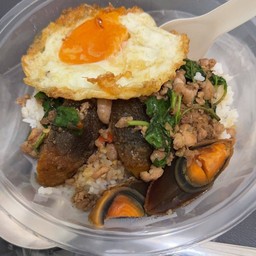 ข้าวกะเพราไข่เยี่ยวม้า