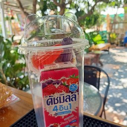 นมเปรี้ยวสตอเบอรี่+ปีโป้ปั่น