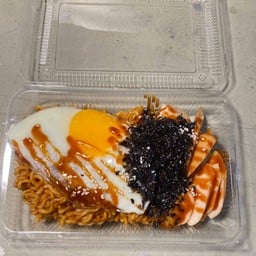 แม่จ๋ารามยอนห่อไข่(ตลาดหน้าศาล)
