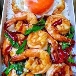 ข้าวกะเพรากุ้ง