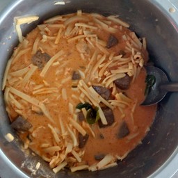 แกงหน่อไม้เส้นไก่