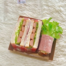 แซนวิช 2 ไส้ + สลัดโรล 2 ชิ้น