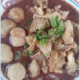 ก๋วยเตี๋ยวโกเด้ง(นู้นุ้ยปั่นแหลก) สี่แยกไฟแดงหนองแขมฝั่งเหนือ