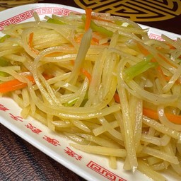 มันฝรั่งเส้นผัดพริกหวาน