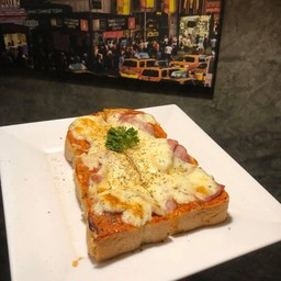 ปังแฮมชีสพิซซ่าซอส