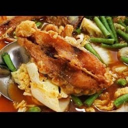 แกงส้มผักรวมเนื้อปลากระพง + ข้าว