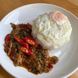 ข้าวพริกเผาหอยลาย ไข่ดาว