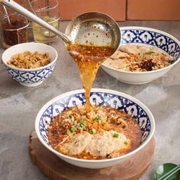 ก๋วยเตี๋ยวต้มยำหมูล้วน