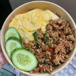 กระเพราหมูสับ ไข่ข้น