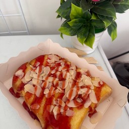 ขนมปัง สตอเบอร์รี่ อัลม่อนด์