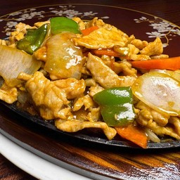 เนื้อไก่กะทะร้อน