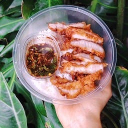 ข้าวเหนียวหมูทอดแม่ย่า