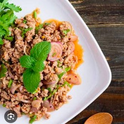 ลาบหมูจานใหญ่