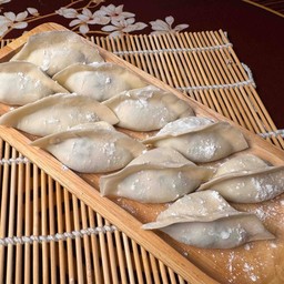 เกี๊ยวต้มไส้ไข่กุยช่าย(ภาพเพื่อการโฆษณาเท่านั้น)