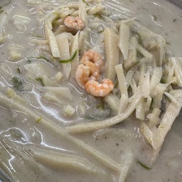 ต้มกะทิยอดมะพร้าวกุ้งสดหอมรดชาดละมุน