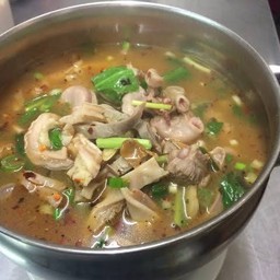 ต้มแซ่บเครื่องในหมู (ไส้ ลิ้น ตับ)