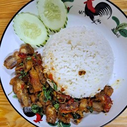 ข้าวกระเพราหมูกรอบ