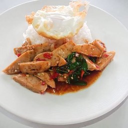 ข้าวกะเพราหมูยอ