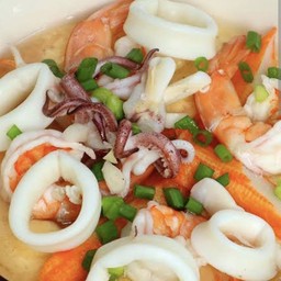 [อร่อยซ่ากับโค้ก] ไข่ตุ๋นกะทะทะเลราดข้าว(แถมน้ำซุป) +  โค้ก ออริจินัล (ขวด)