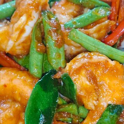 ข้าวผัดพริกแกงกุ้งถั่วฝักยาว