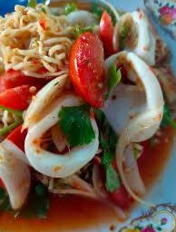 ยำมาม่าปลาหมึก