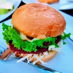 เบอร์เกอร์เนื้อห่อไข่