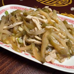 ผัดผักเสฉวนหมูเส้น