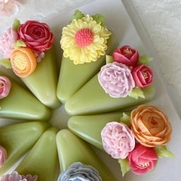 Kanom ( คะ-หนม )