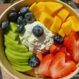 Greek yogurt รสธรรมชาติ ผลไม้4อย่าง  ฟรี!น้ำผึ้ง