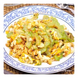 มะระผัดไข่
