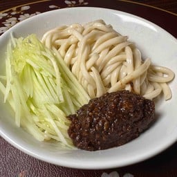 บะหมี่ราดซอสเสฉวน
