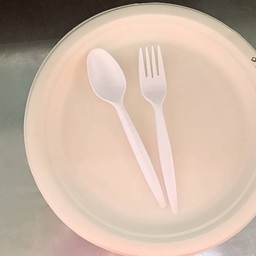 ชุดถ้วยจานพร้อมช้อนส้อม